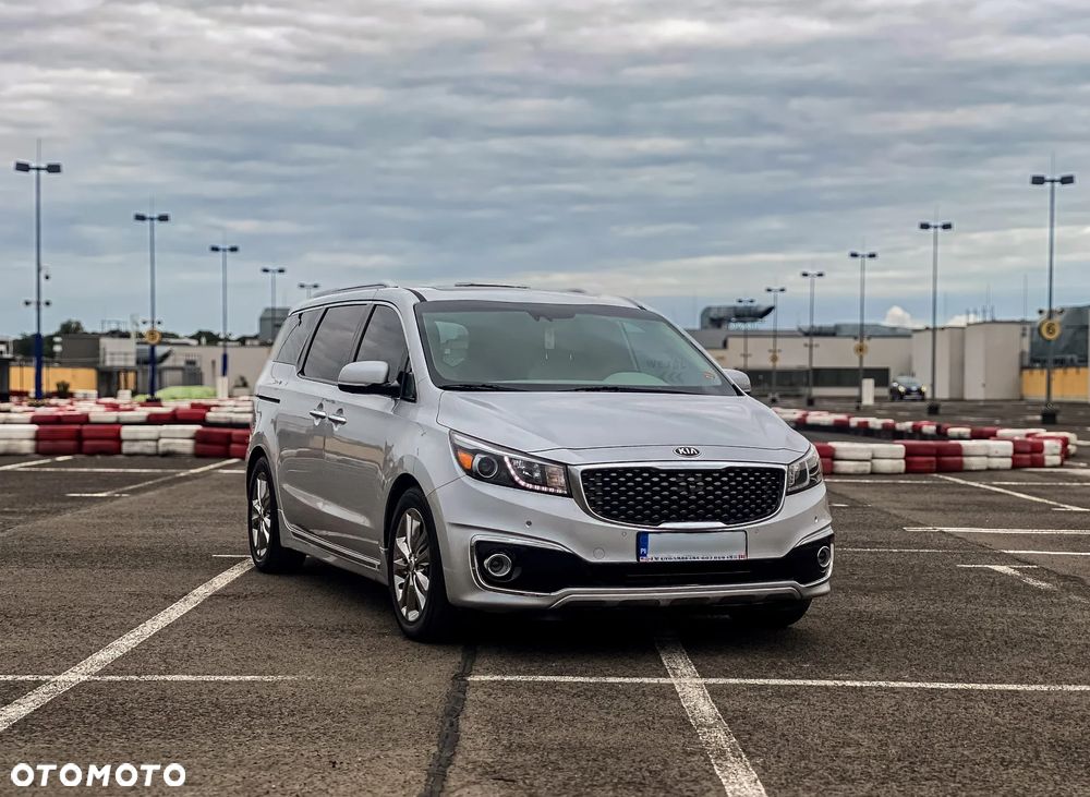Kia Carnival - 1