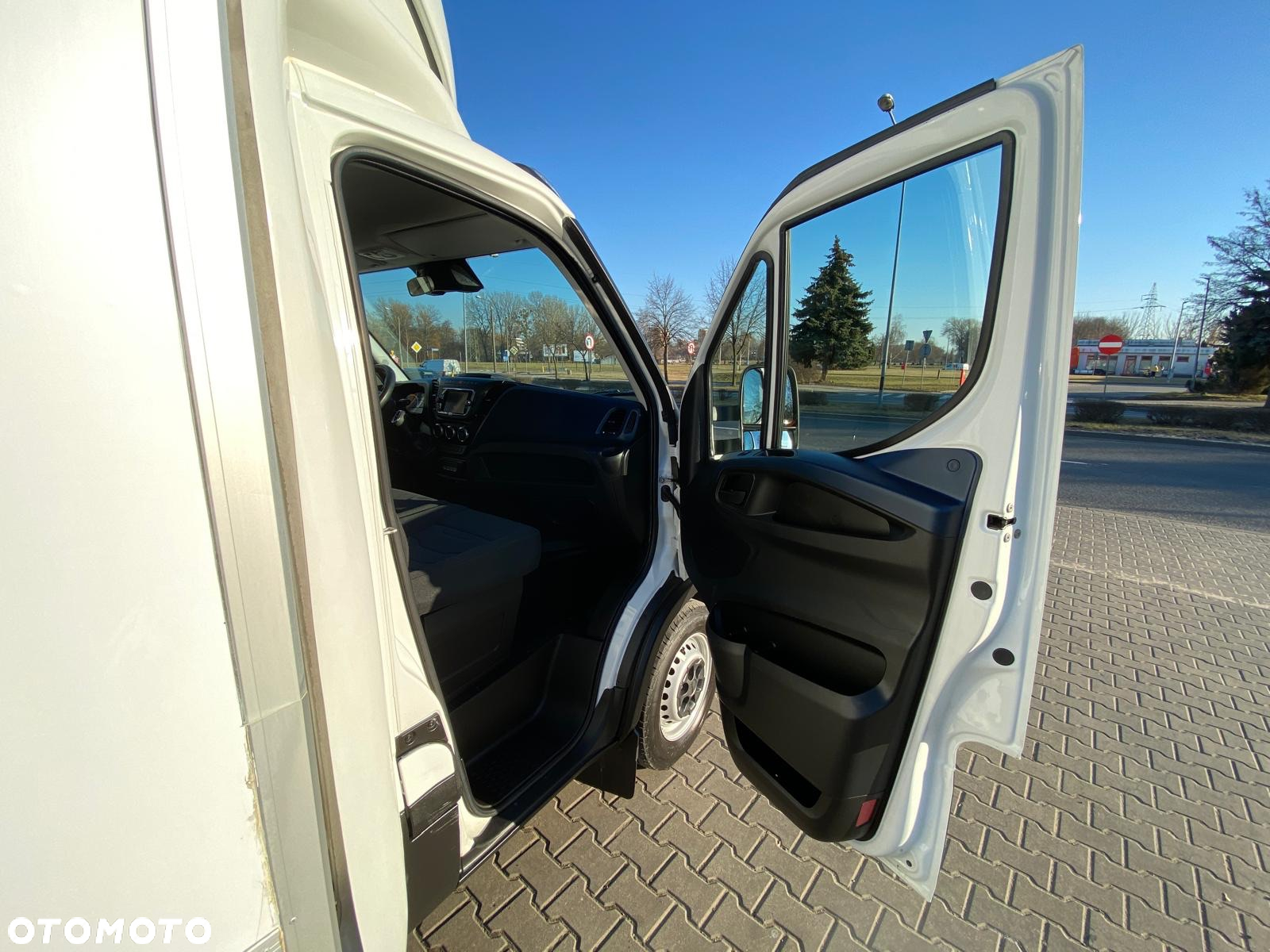 Iveco DAILY 35-160 2,3 HPI KONTENER CHŁODNIA MITSUBISHI WINDA ZEPRO - 38