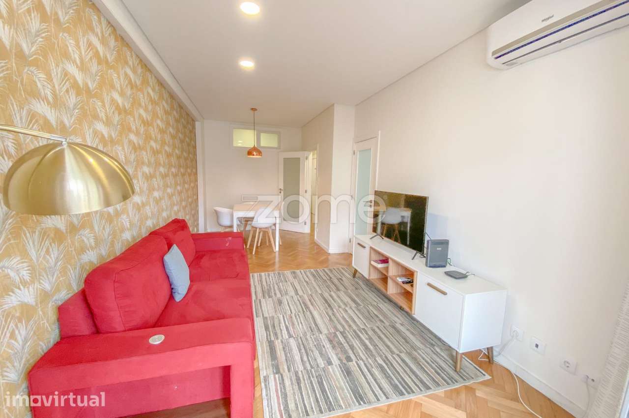 Apartamento luminoso T2+1 com varanda na Avenida Rodrigues de Freitas - Grande imagem: 2/33