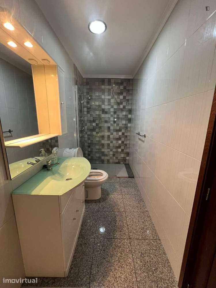Quarto - localizado em Paranhos Porto - Grande imagem: 3/11