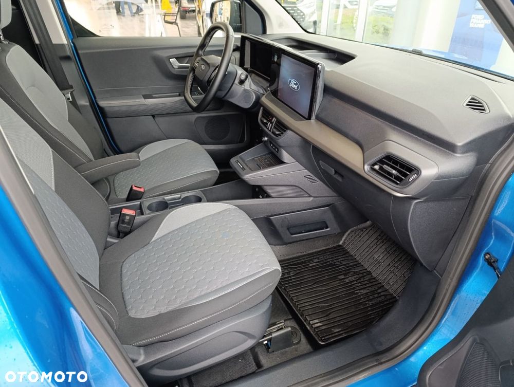 Ford Transit Courier - 13