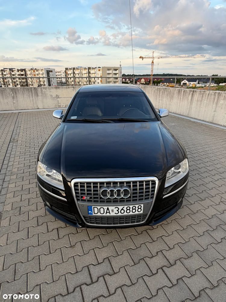 Audi S8 - 2