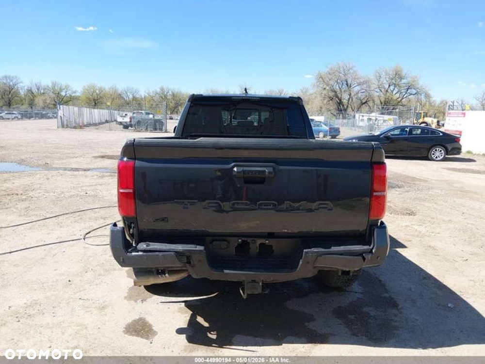 Toyota Tacoma - 4