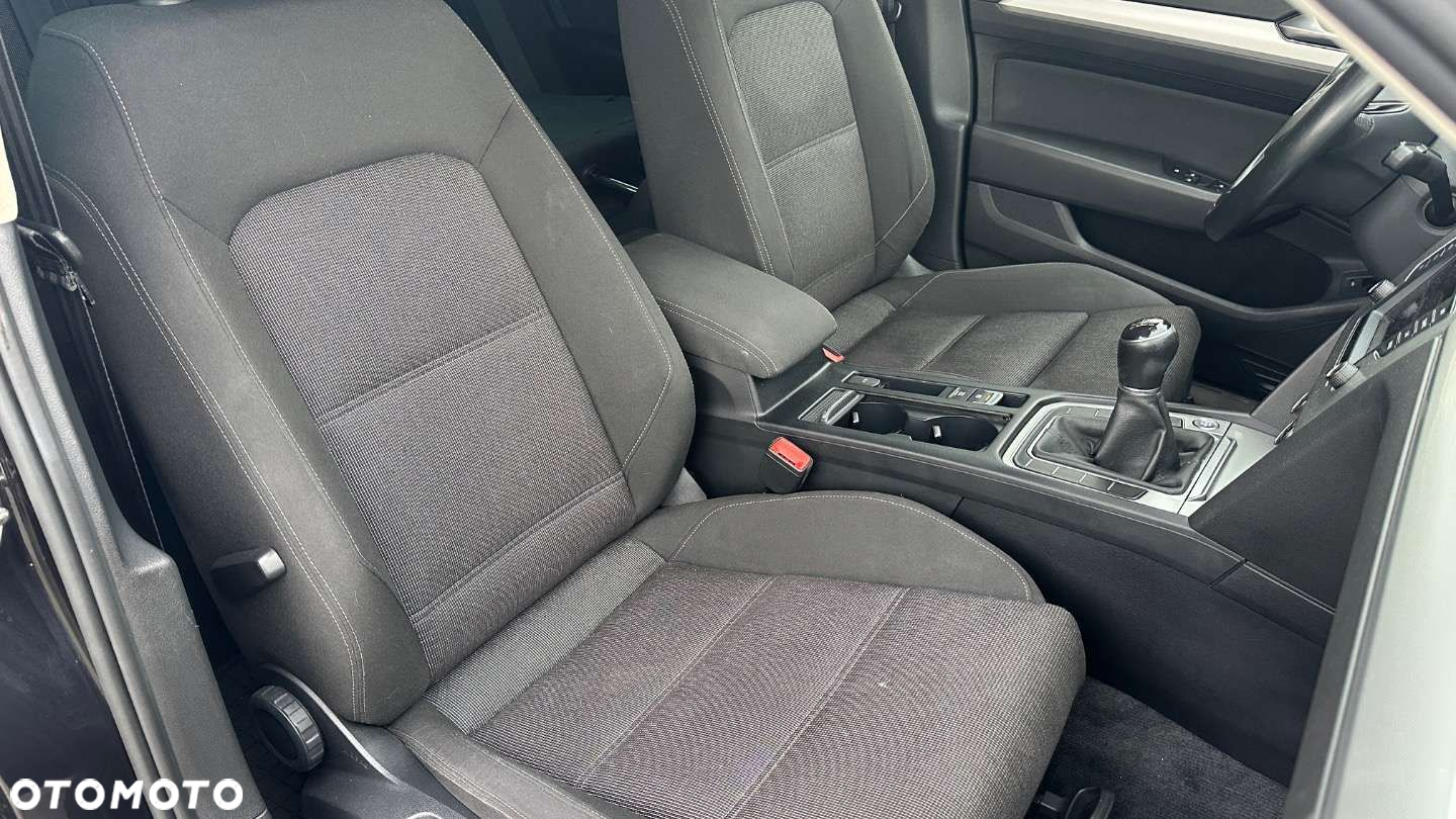 Volkswagen Passat 2.0 TDI SCR Comfortline - 21