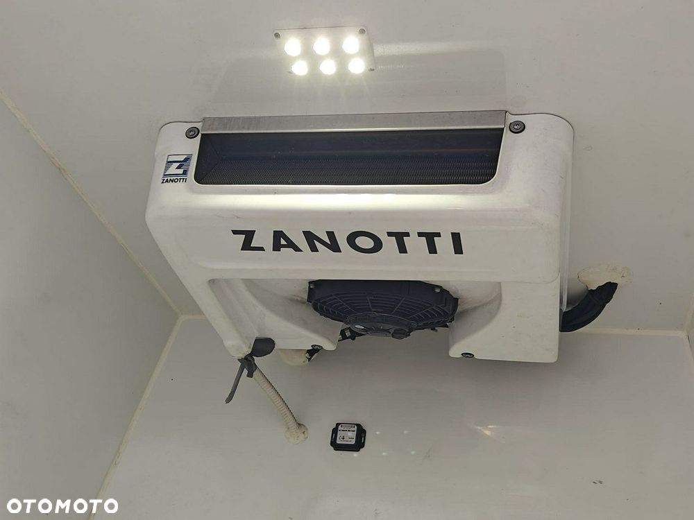 Ford Transit Courier - 15