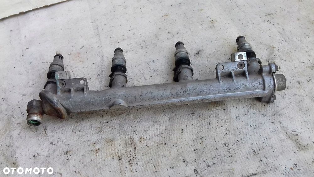 LISTWA WTRYSKOWA 12574825 12564446 OPEL VECTRA C SIGNUM 2.2 16V Z22SE 02- - 2