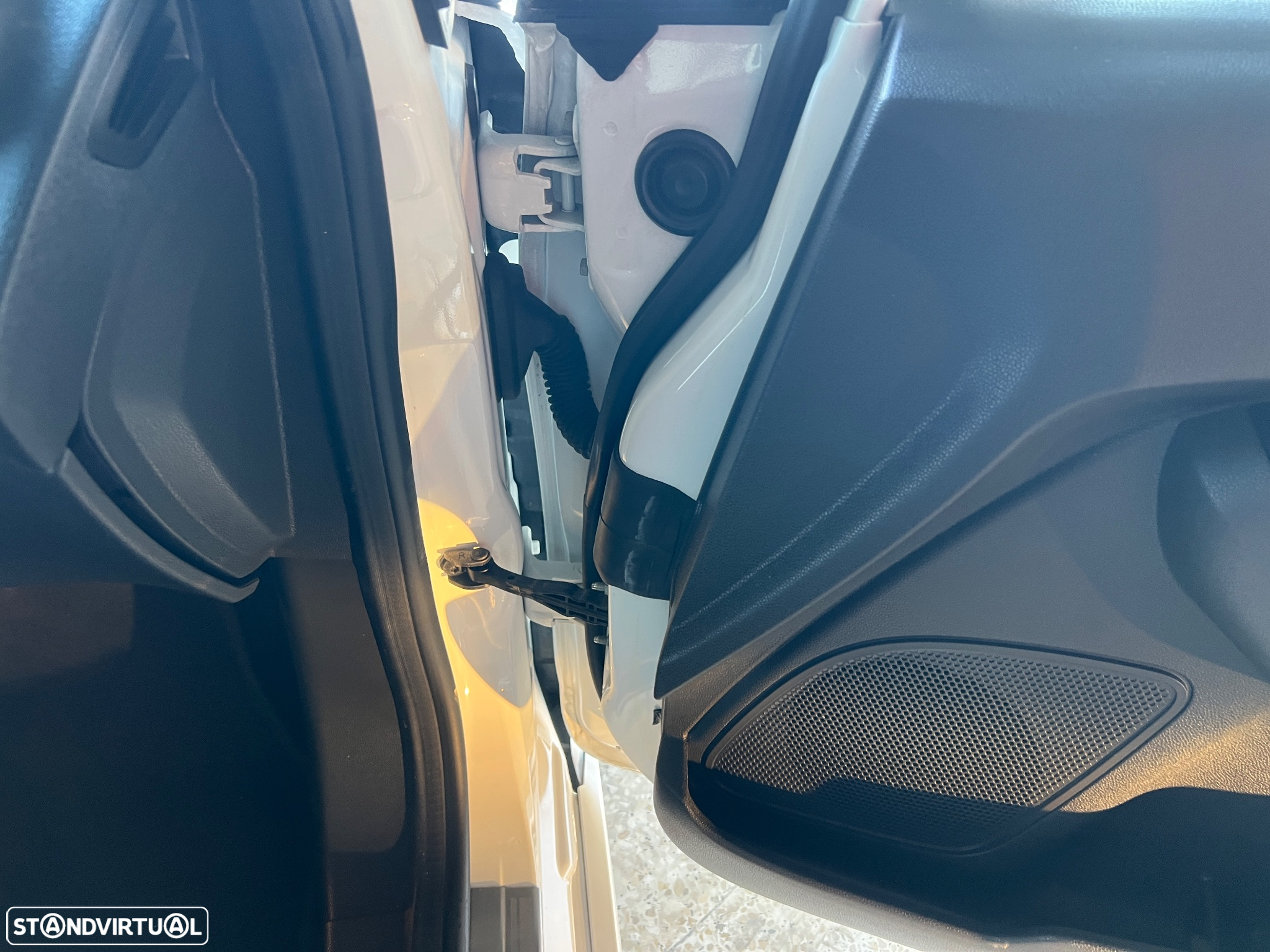Ford Fiesta 1.0 EcoBoost ST-Line - 28
