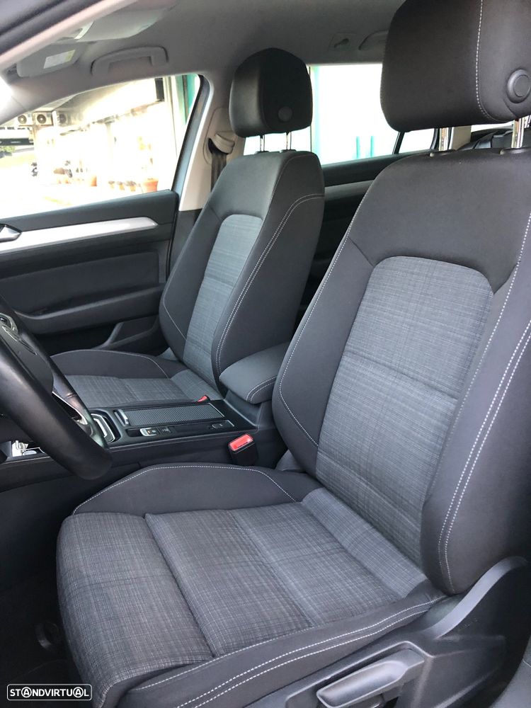 VW Passat Variant 2.0 TDi Business DSG - 24