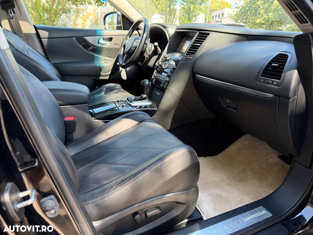 Infiniti Q70 - 9