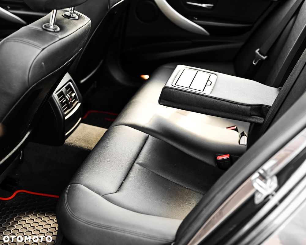 BMW Seria 3 320i xDrive Edition Luxury Line Purity - 18