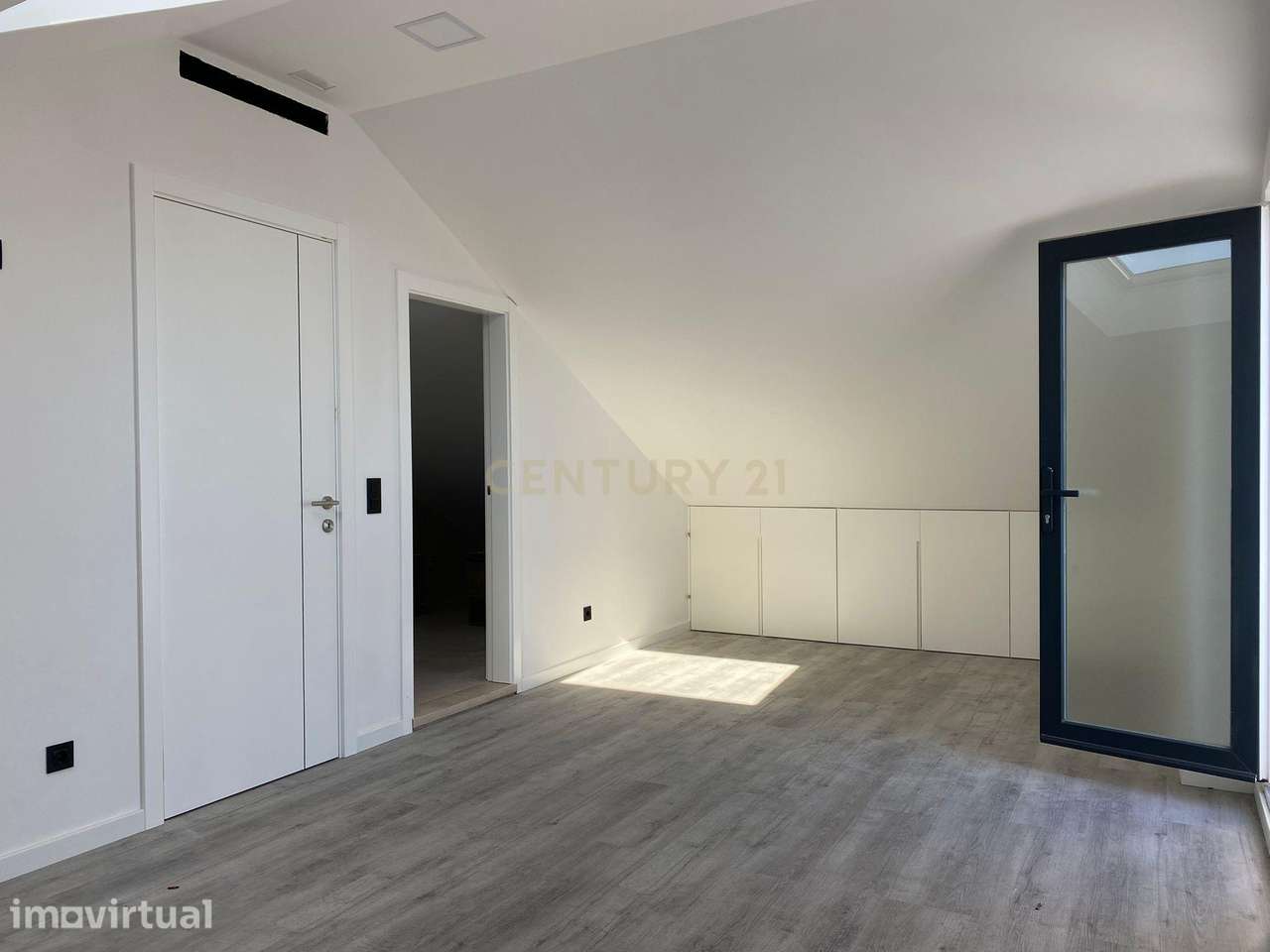 T5 Duplex | 2º Piso | Prédio novo | 1 Fração por piso - Grande imagem: 3/23