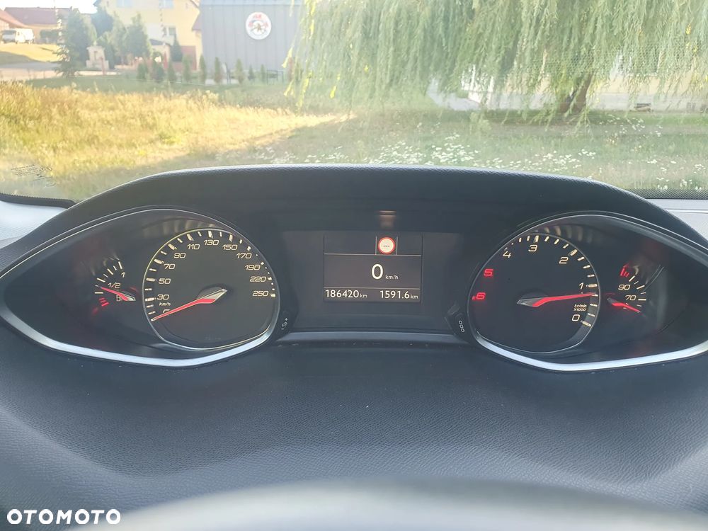 Peugeot 308 1.6 BlueHDi Allure S&S - 10