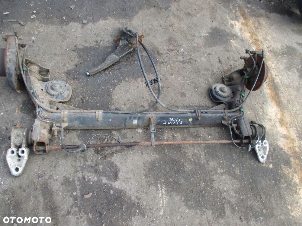 BELKA ZAWIESZENIA OŚ TYLNA VW PASSAT B5 SEDAN KOMBI