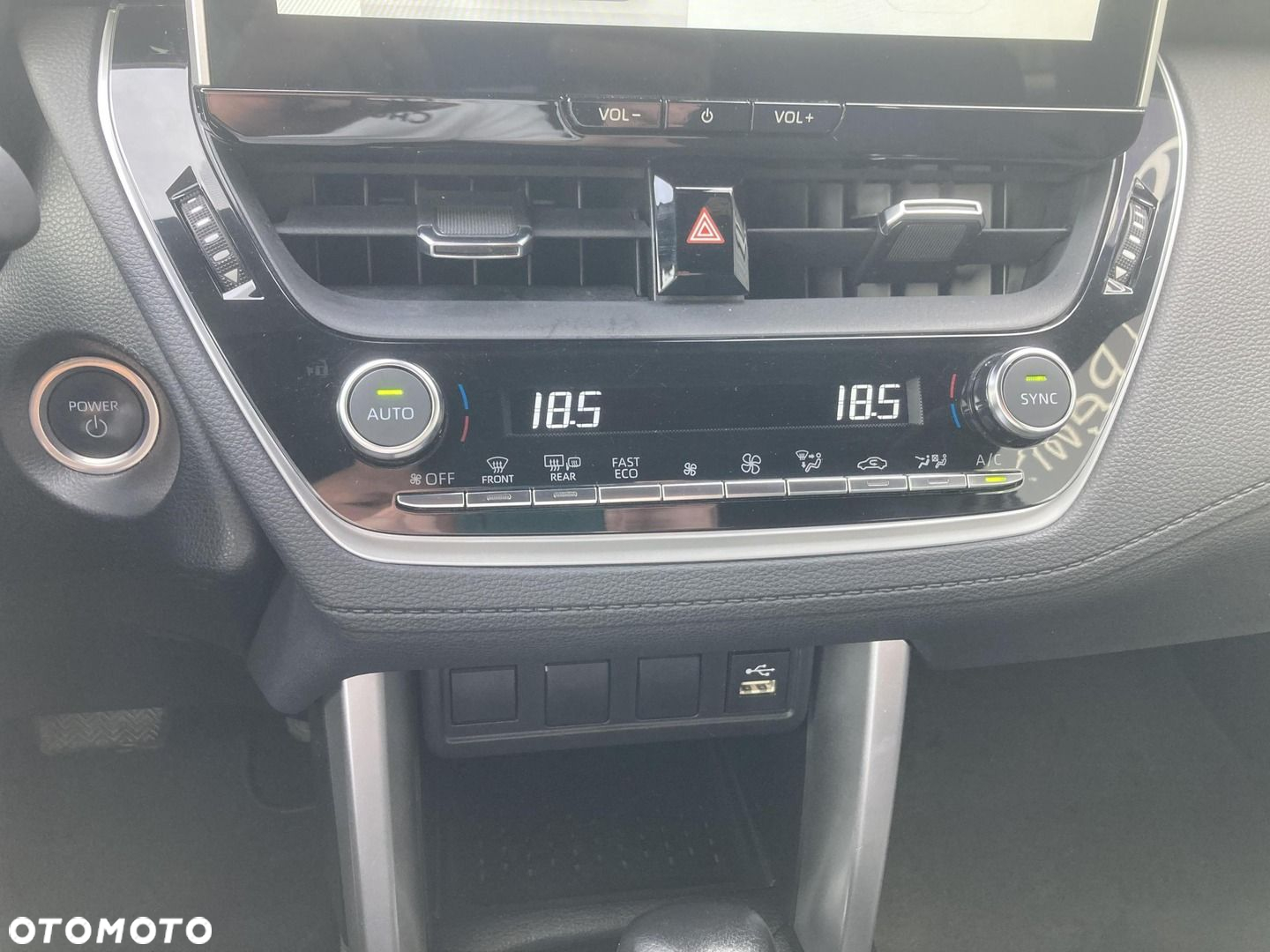 Toyota Corolla Cross 2.0 Hybrid Comfort - 25
