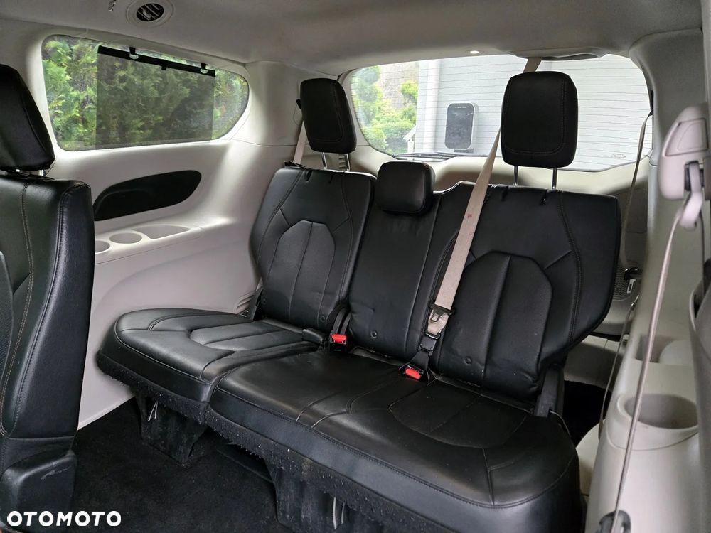 Chrysler Pacifica - 9
