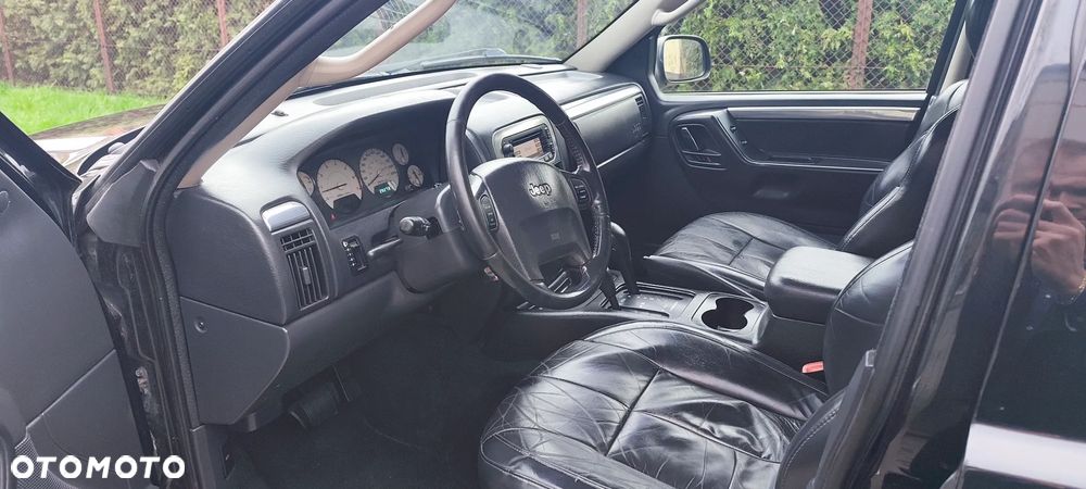 Jeep Grand Cherokee - 12