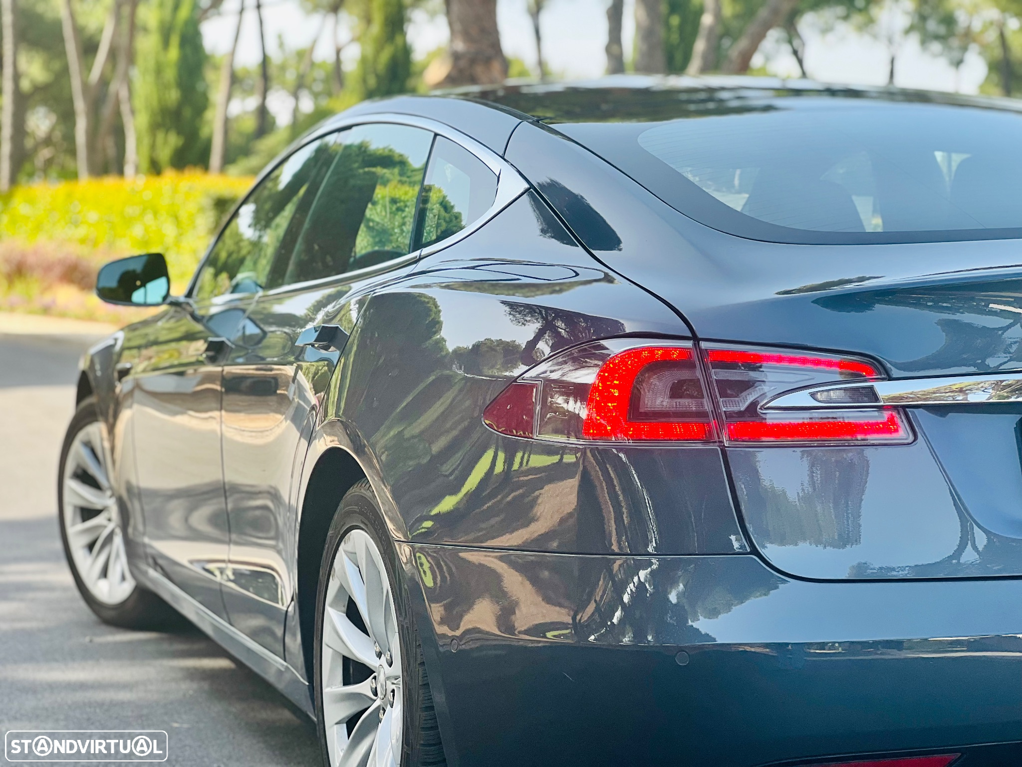 Tesla Model S Long Range - 16