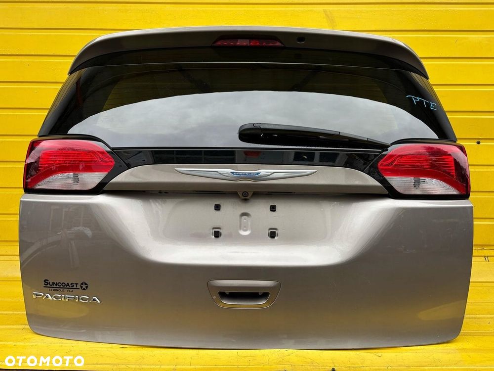 CHRYSLER PACIFICA II KLAPA BAGAŻNIKA TYŁ PTE KAMERA 17R. - 2