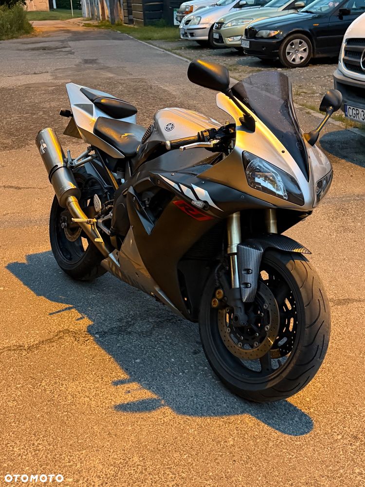 Yamaha R1 - 1