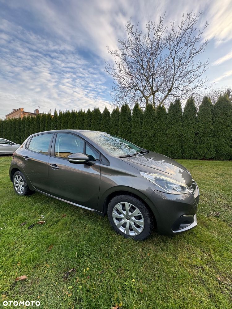 Peugeot 208 - 1
