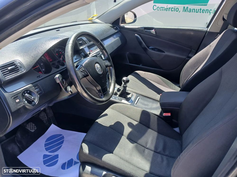 VW Passat 2.0 TDI Trendline - 15