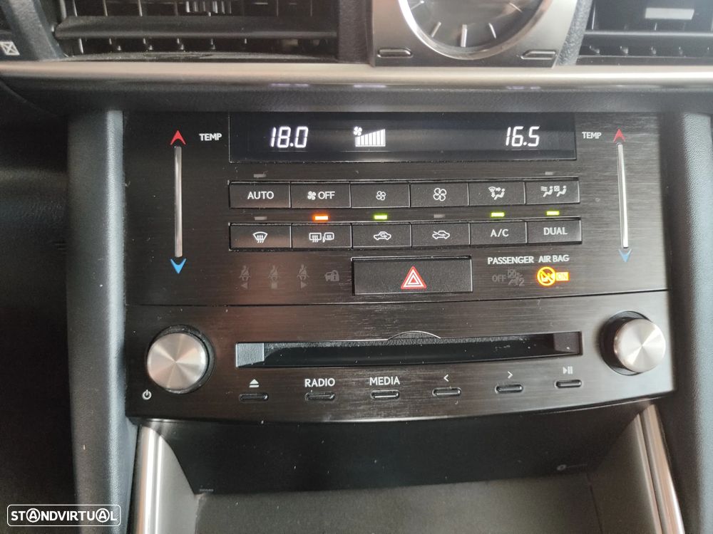 Lexus IS 300H Sport Edition - 34