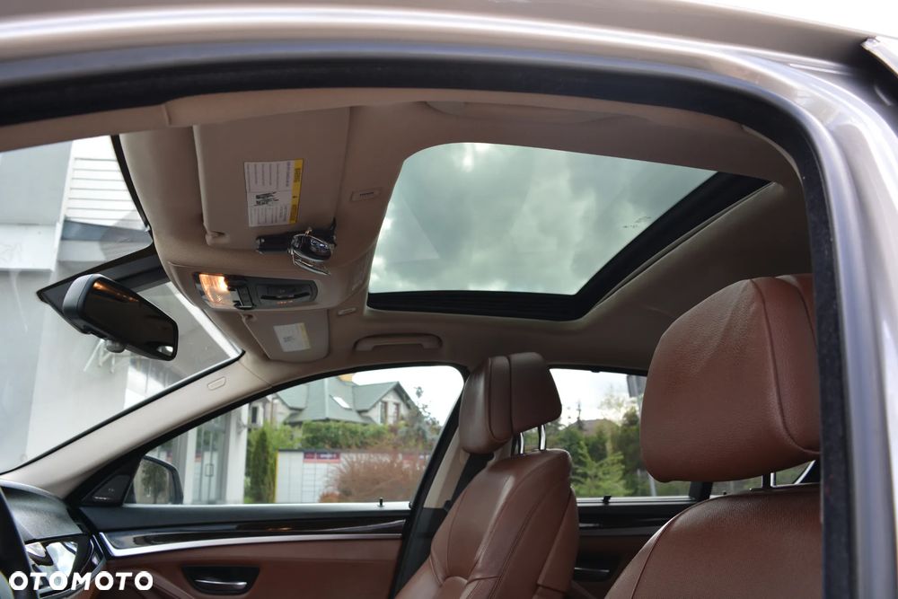 BMW Seria 5 528i xDrive Luxury Line - 11