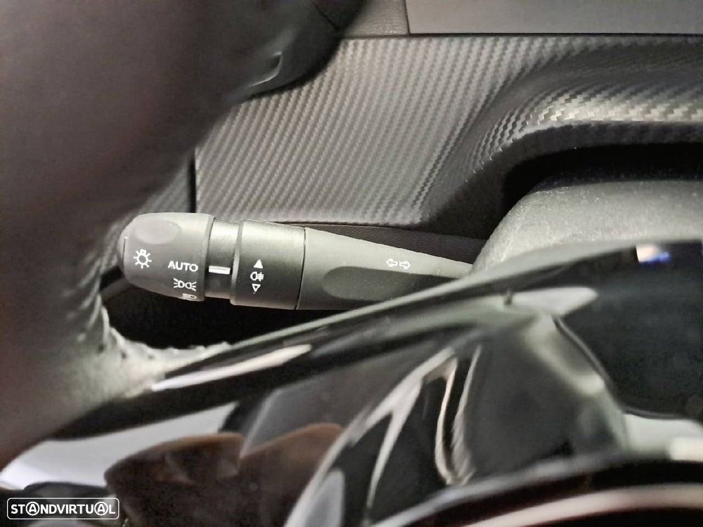 Peugeot 208 - 14