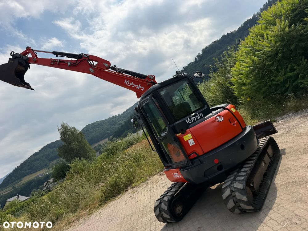Kubota U55-4. koparka Gąsienicowa 5,5 tony. 2016 rok. 3700 mtg! KLIMATYZACJA. Długie ramie plus! 3sekcje Hydrauliczne. zamki na tłokach. Koparka Jak nówka sztuka. Zadbana zero zużycia. Z gospodarstwa Norweskiego. Zmiana łyżek Hydrauliczna. LENHOFF. Ani deka luzów wycieków. Szybka wolna jazda. Gąski perfekt stan. OKAZJA TANIO. Aktualna Dekra. Po serwisach eksploatacyjnych. Mocny silnik Kubota 4 cylindry! Zamki na tłokach. Nagłośnienie Wielka Okazja - 32