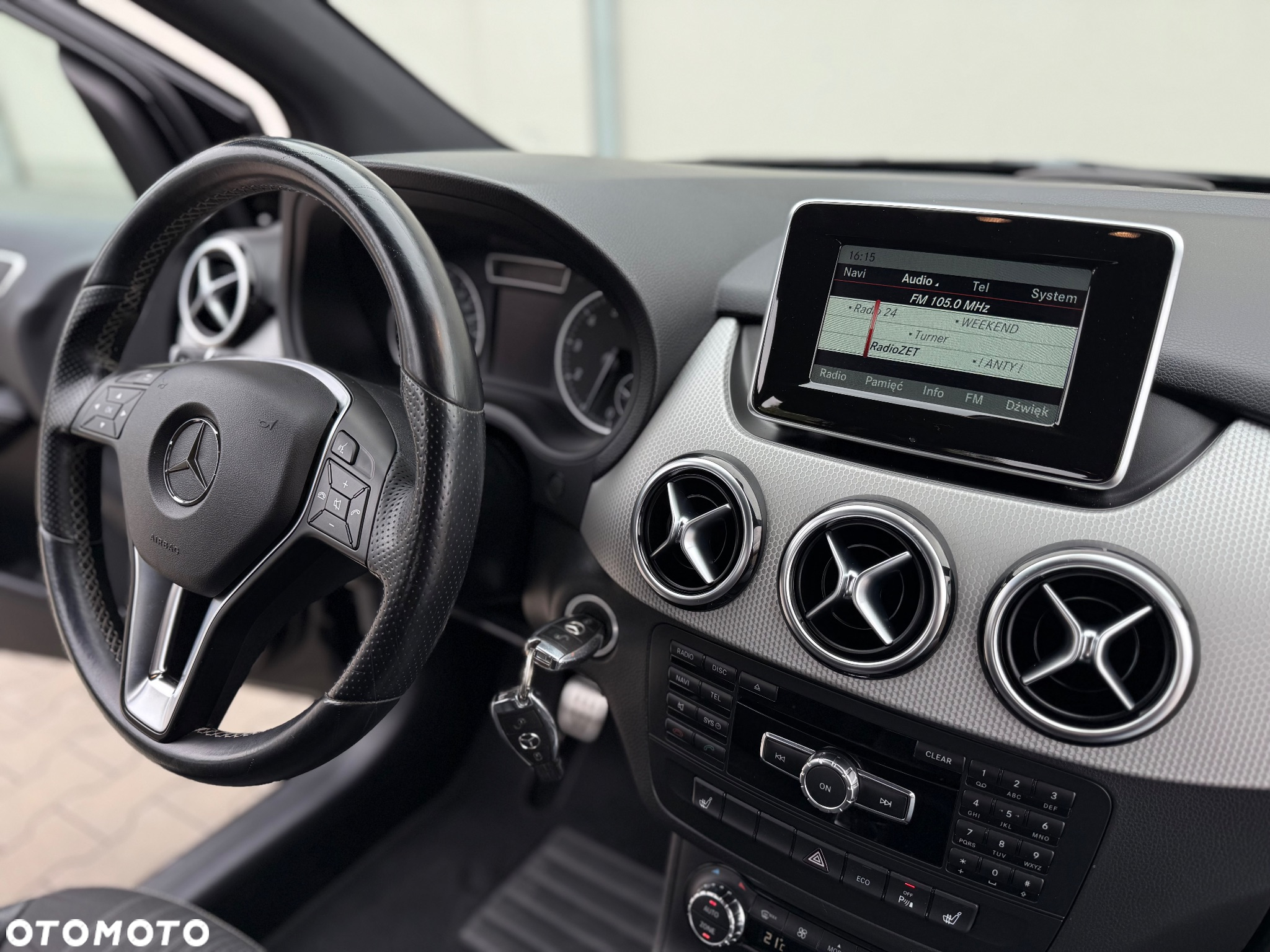 Mercedes-Benz Klasa B 180 UrbanStyle Edition - 33