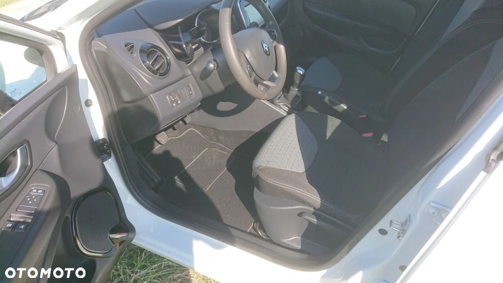 Renault Clio - 25