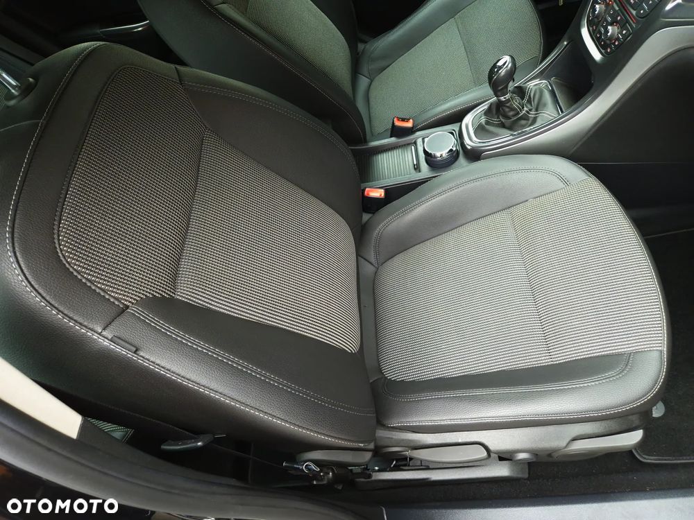 Opel Astra 1.6 Turbo Innovation - 32