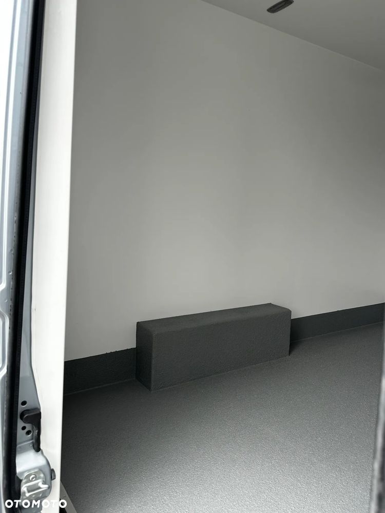 Mercedes-Benz Sprinter - 33