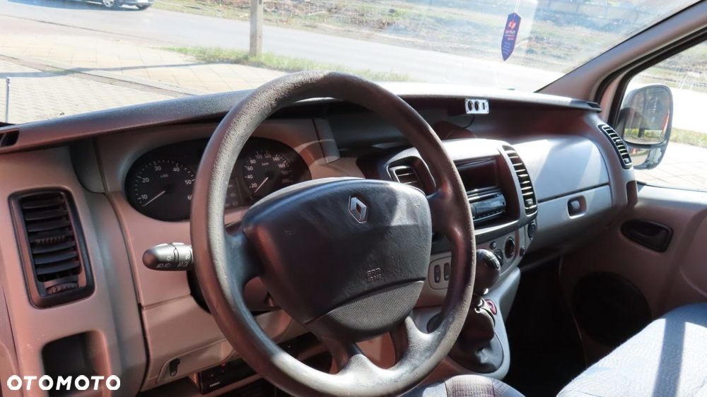 Renault Trafic Passenger - 13
