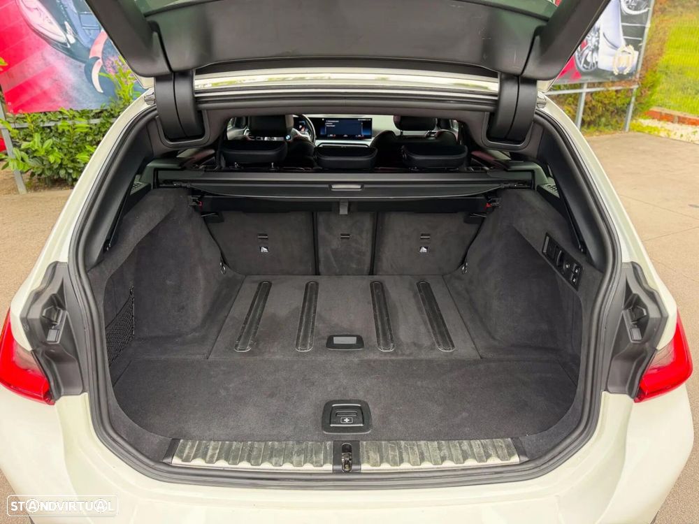 BMW 320 d Pack Desportivo M Auto - 13