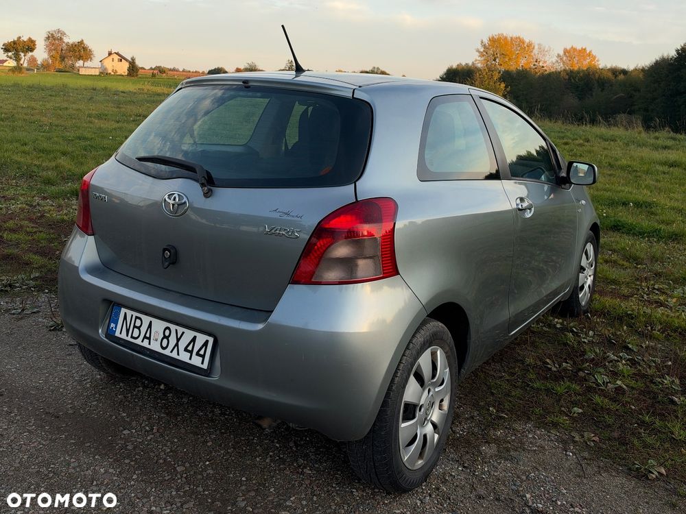 Toyota Yaris 2007 photo 3