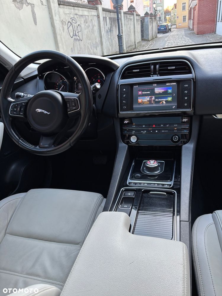 Jaguar F-Pace 20d AWD Prestige - 17