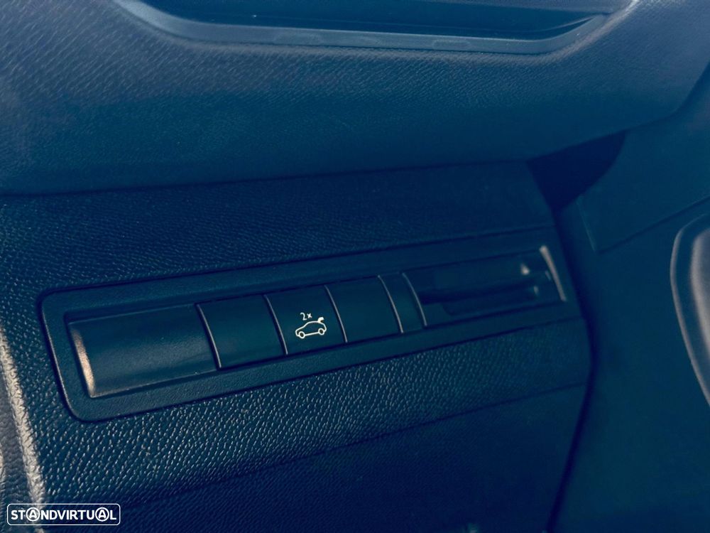 Peugeot 3008 1.2 PureTech Allure EAT6 - 33