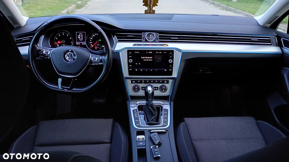 Volkswagen Passat - 12
