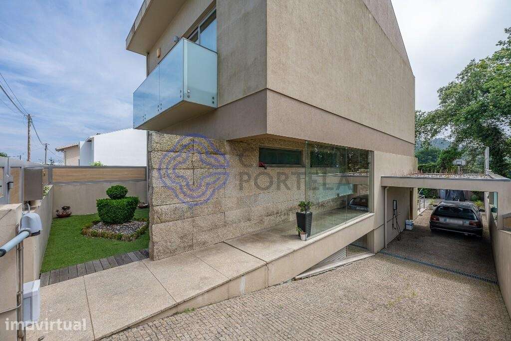 Moradia T3+1 com Espaço Exterior e Excelentes Acessos | Vilar de Andor - Grande imagem: 3/51
