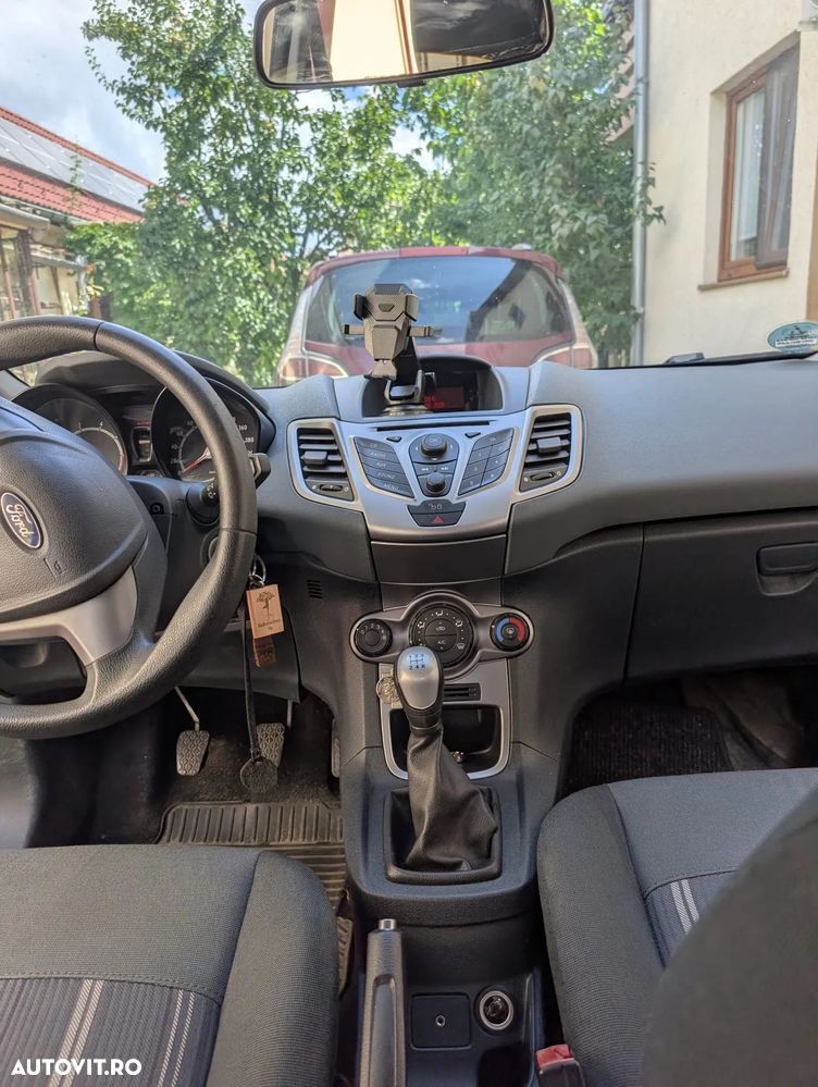 Ford Fiesta 1.25i Ghia - 10