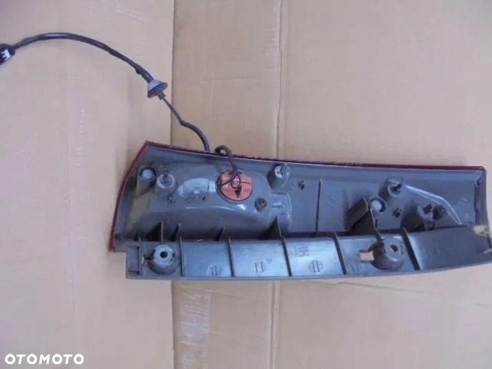 KIA CEED KOMBI LIFT LAMPA PRAWA TYŁ GÓRNA - 3