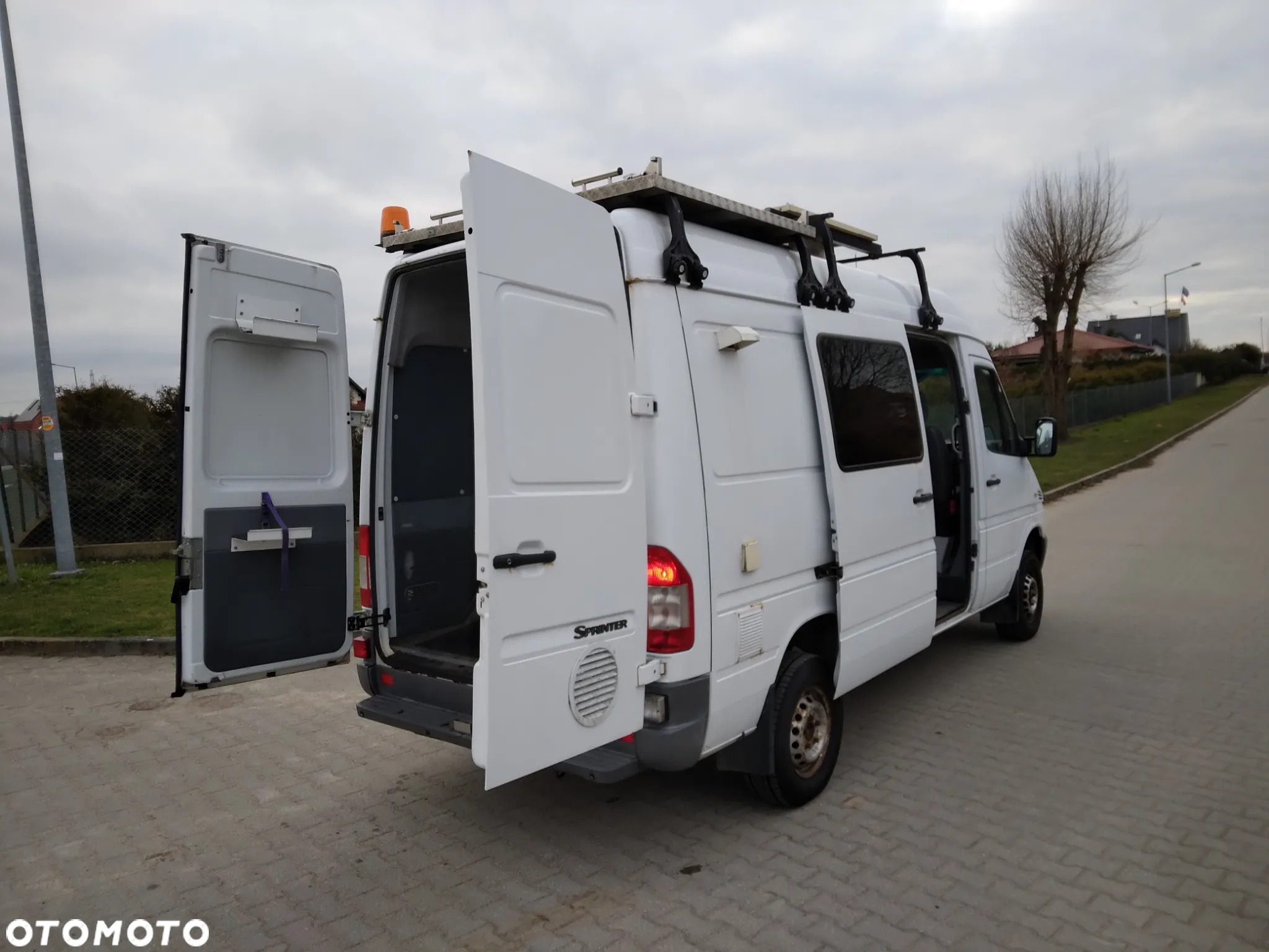 Mercedes-Benz Sprinter - 12