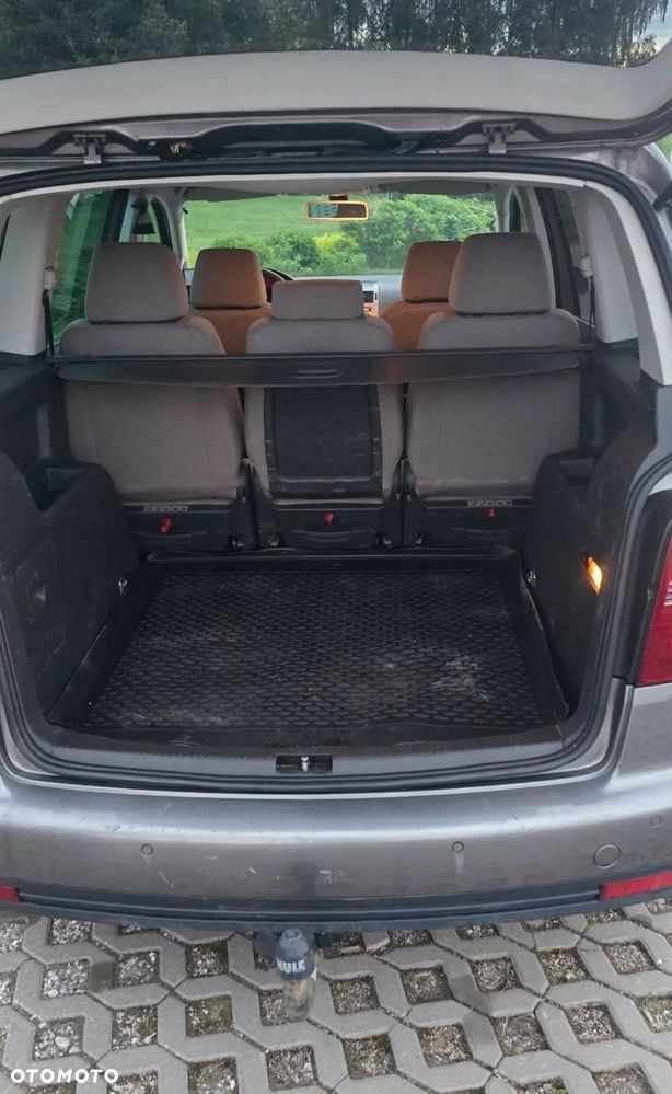 Volkswagen Touran - 8