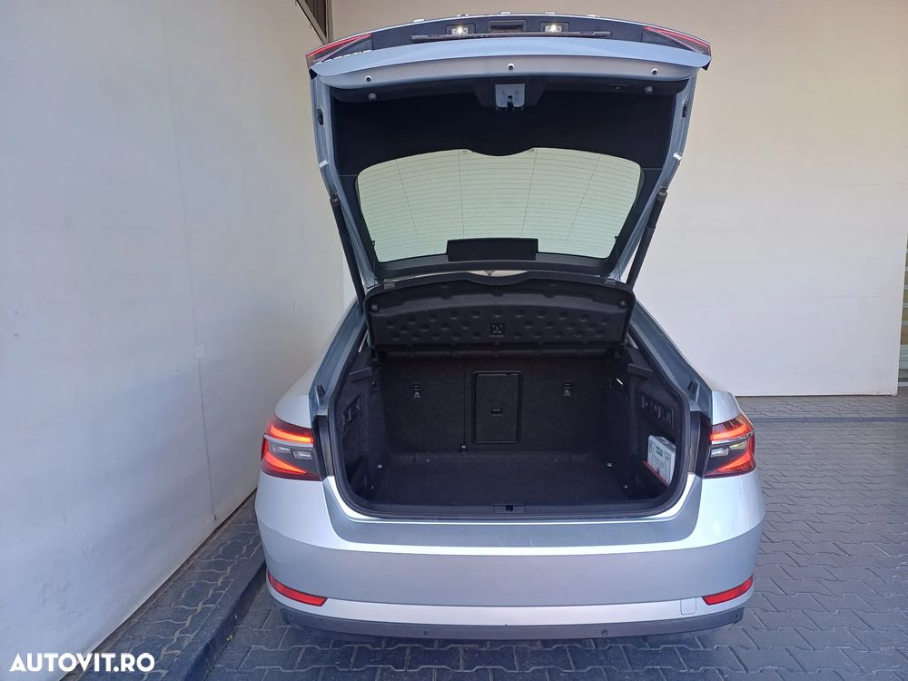 Skoda Superb 2.0 TDI DSG Ambition - 34