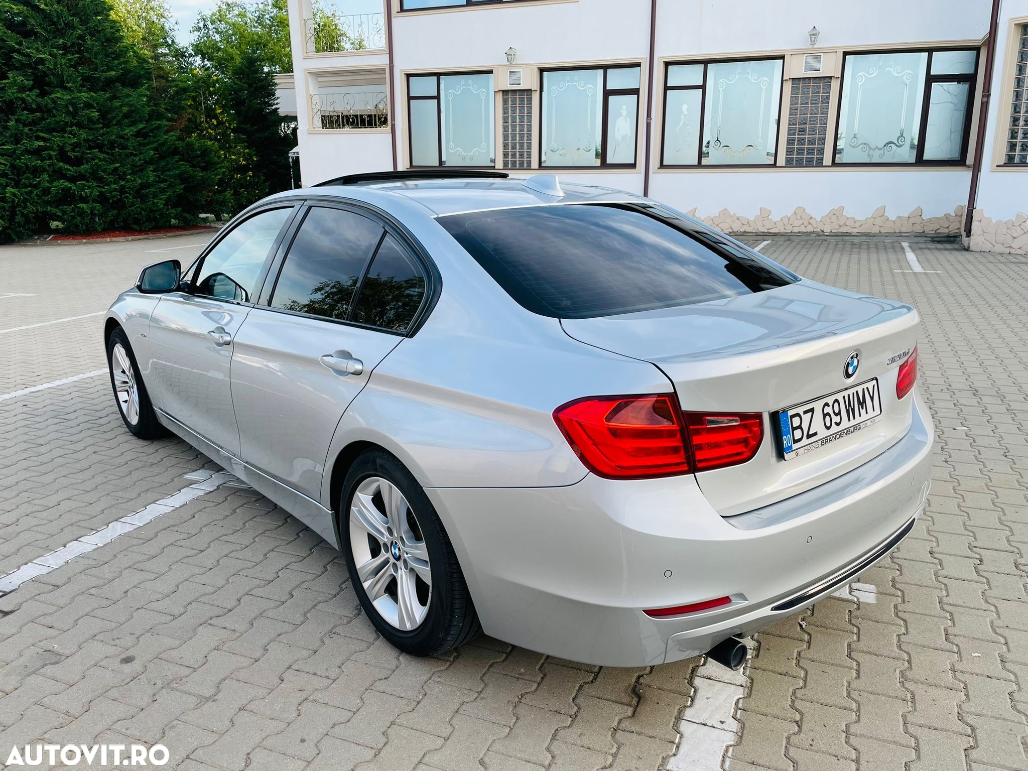 BMW Seria 3 320d Aut. Sport Line - 6