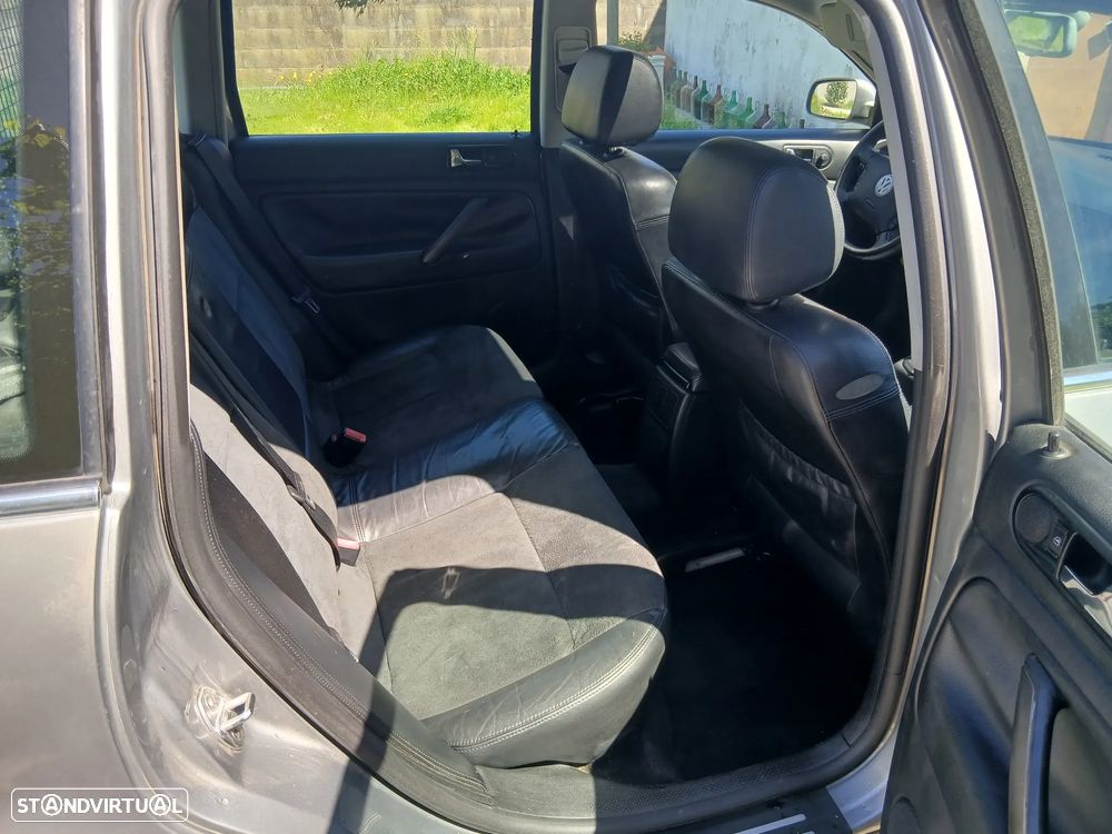 VW Passat Variant 1.9 TDi Highline 4M - 12