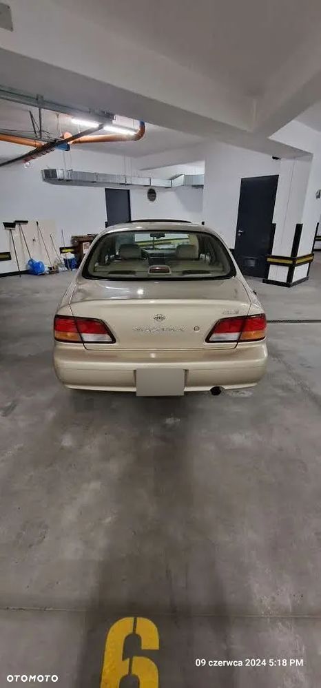 Nissan Maxima QX 3.0 SE - 5