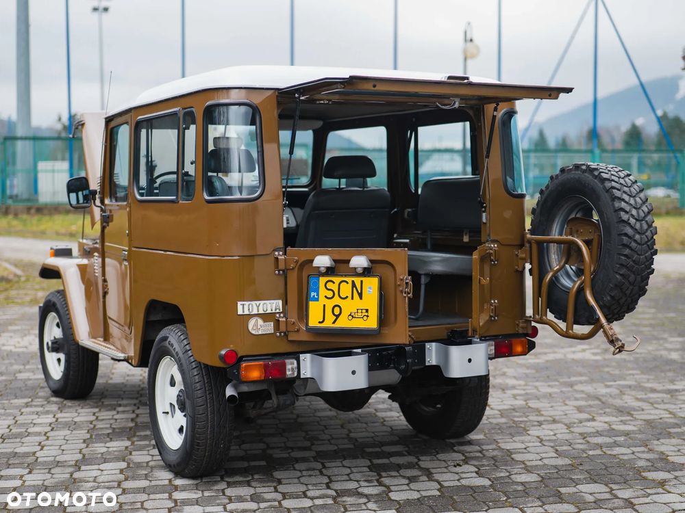 Toyota Land Cruiser - 13