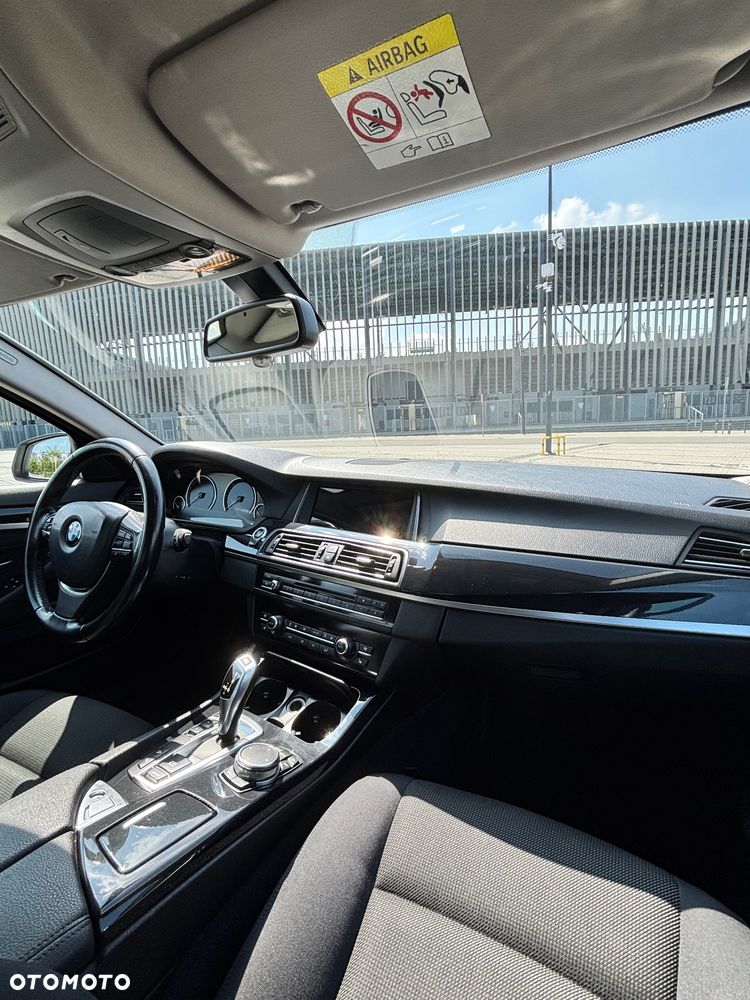 BMW Seria 5 520d xDrive - 23